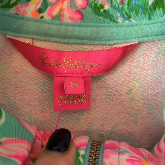 Lilly Pulitzer UPF50+ Skipper Popover in Surf Blue, So Shellegant, Medium. NWT. - Picture 9 of 13